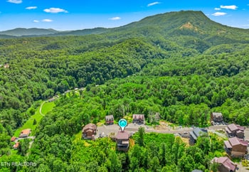 2125 Elk Pass Ln, Sevierville, TN 37876