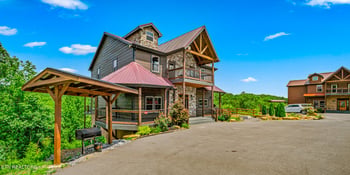 2125 Elk Pass Ln, Sevierville, TN 37876