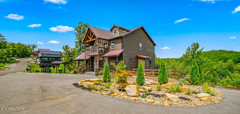 2125 Elk Pass Ln, Sevierville, TN 37876