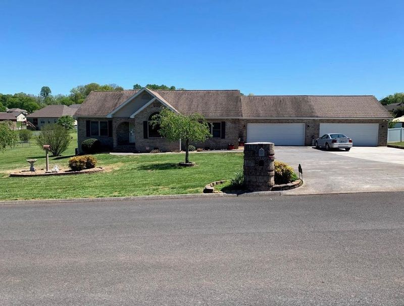2126 Bradley Ln, Sevierville, TN 37876