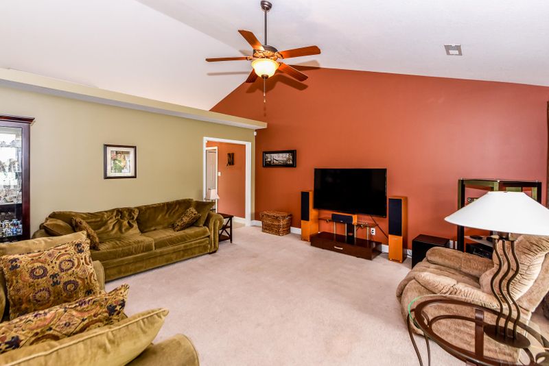2127 Lenox View Way, Maryville, TN 37804