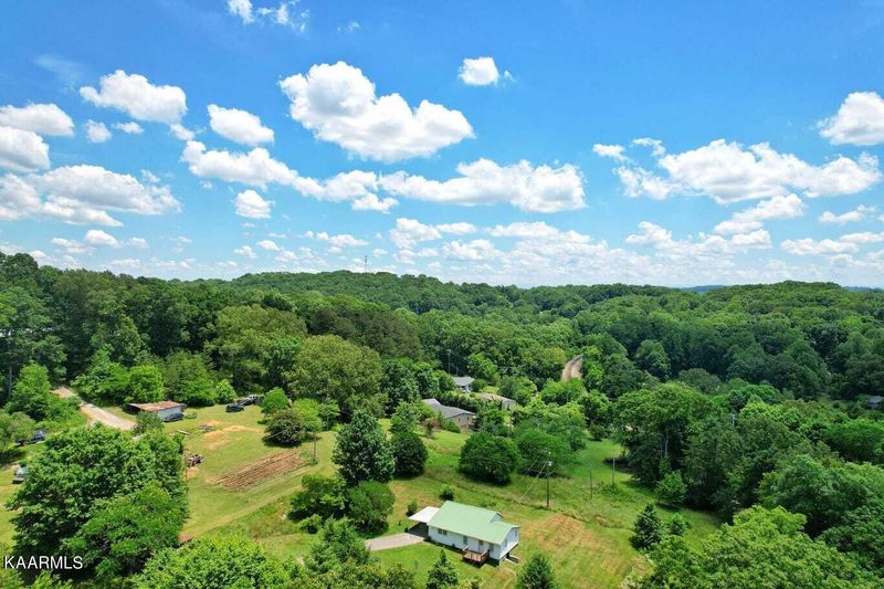 2127 W Copeland Dr, Powell, TN 37849