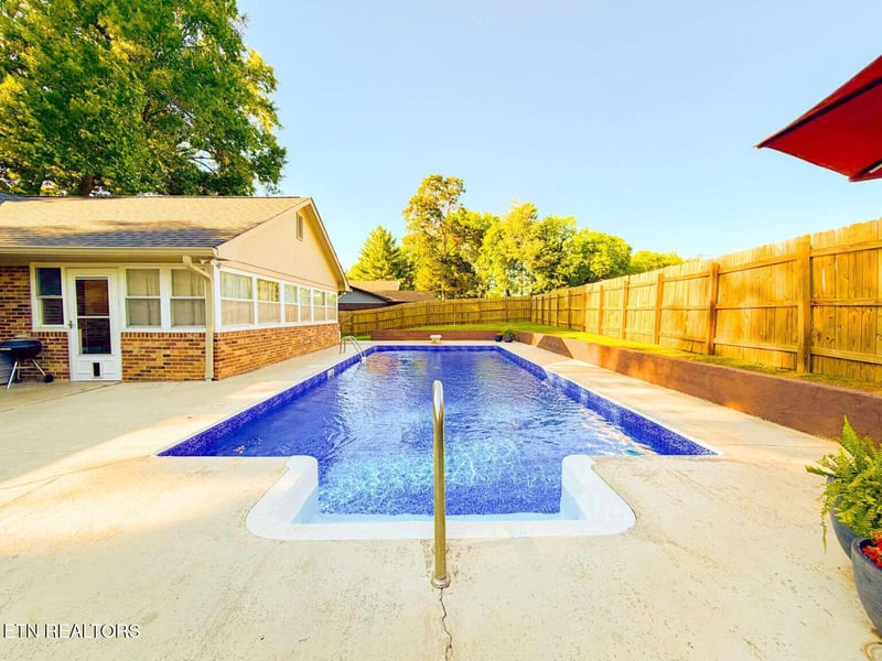 2128 Buckingham Cir, Maryville, TN 37803