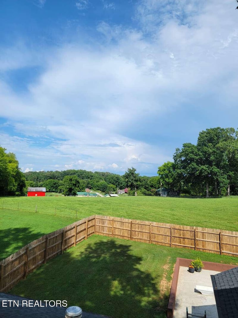 2128 Buckingham Cir, Maryville, TN 37803