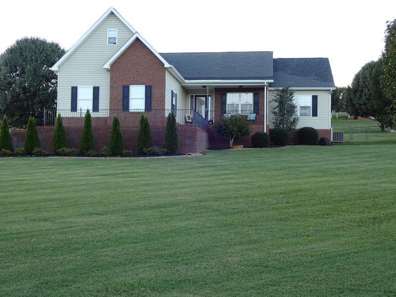 2129 Bradley Ln, Sevierville, TN 37876