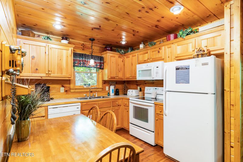 2129 Red Bud Rd, Sevierville, TN 37876