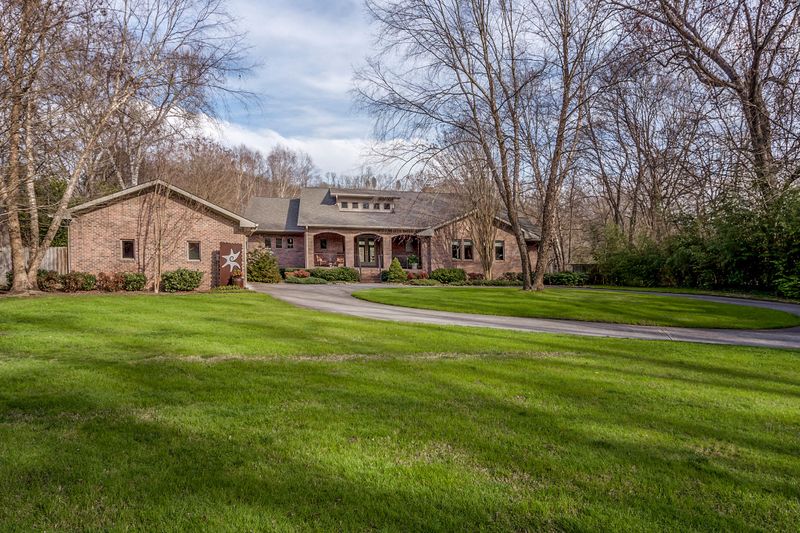 2129 Spence Pl, Knoxville, TN 37920