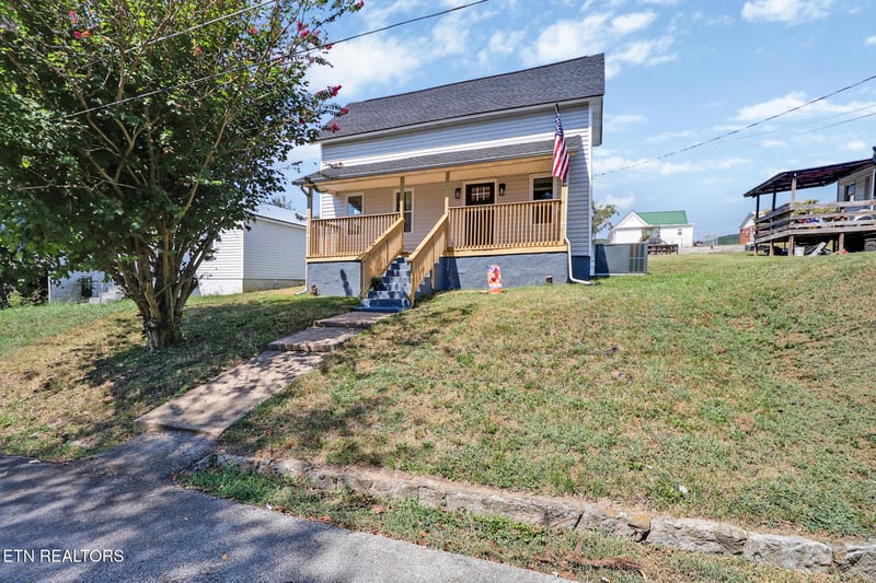213 Birch St, Harriman, TN 37748