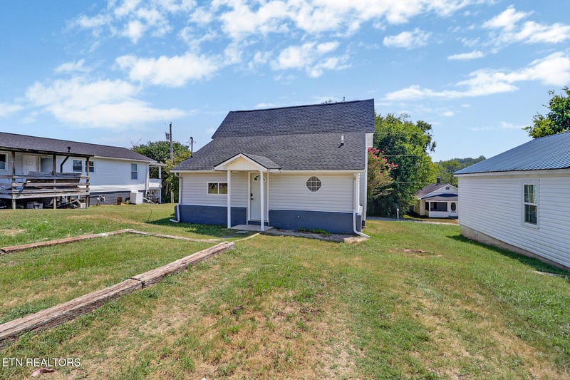 213 Birch St, Harriman, TN 37748