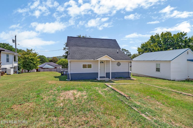 213 Birch St, Harriman, TN 37748