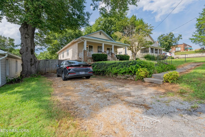 213 Devonia St, Harriman, TN 37748