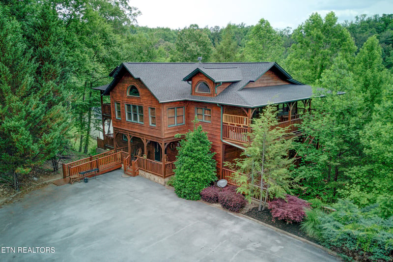 213 Dogwood Point Way, Gatlinburg, TN 37738
