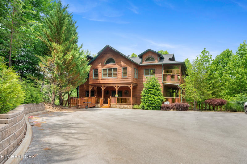 213 Dogwood Point Way, Gatlinburg, TN 37738