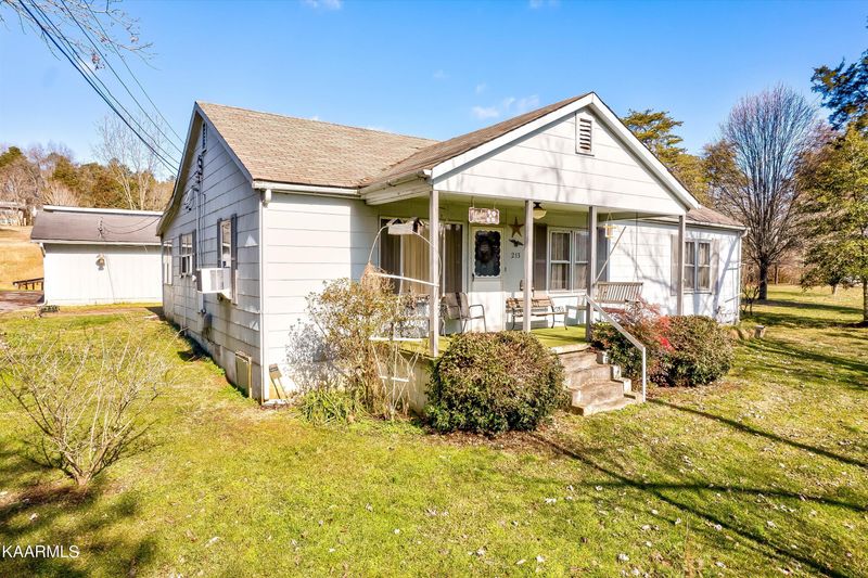 213 E Hendron Chapel Rd, Knoxville, TN 37920