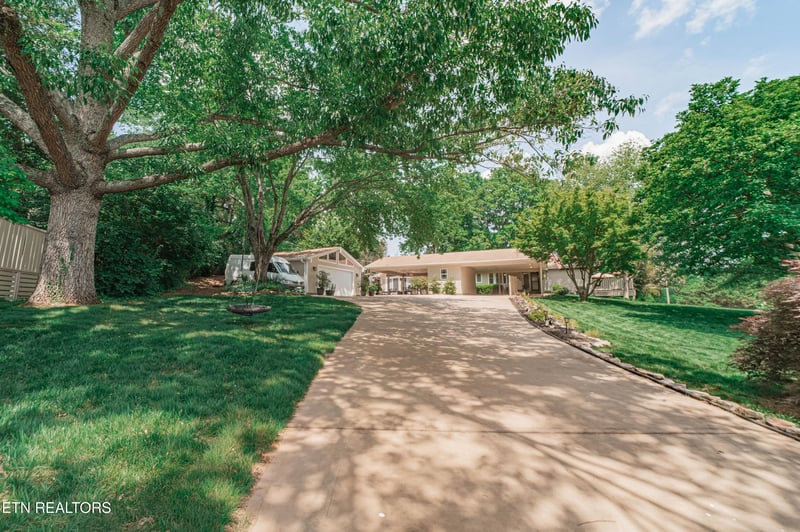 213 Golfclub Rd, Knoxville, TN 37919