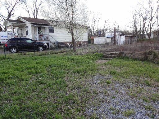 213 Henderson Ave, Sevierville, TN 37862