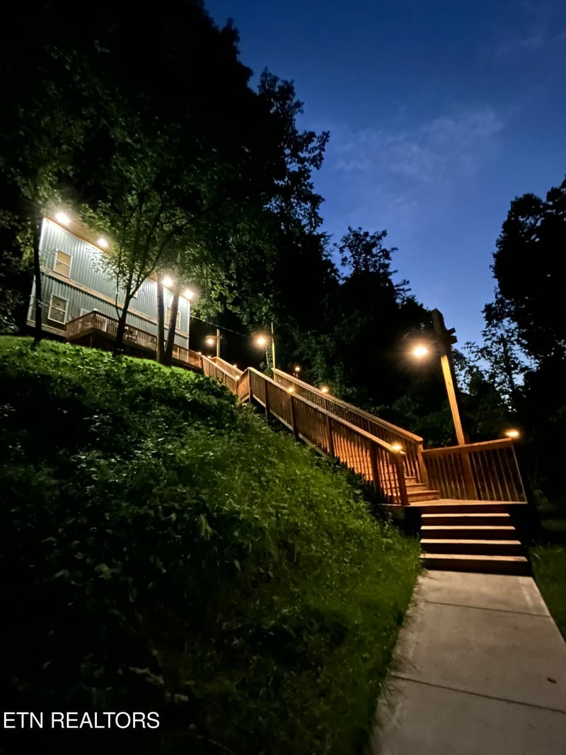 213 Hidden Valley Rd, Clinton, TN 37716