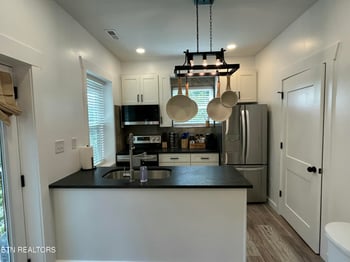213 Hidden Valley Rd, Clinton, TN 37716
