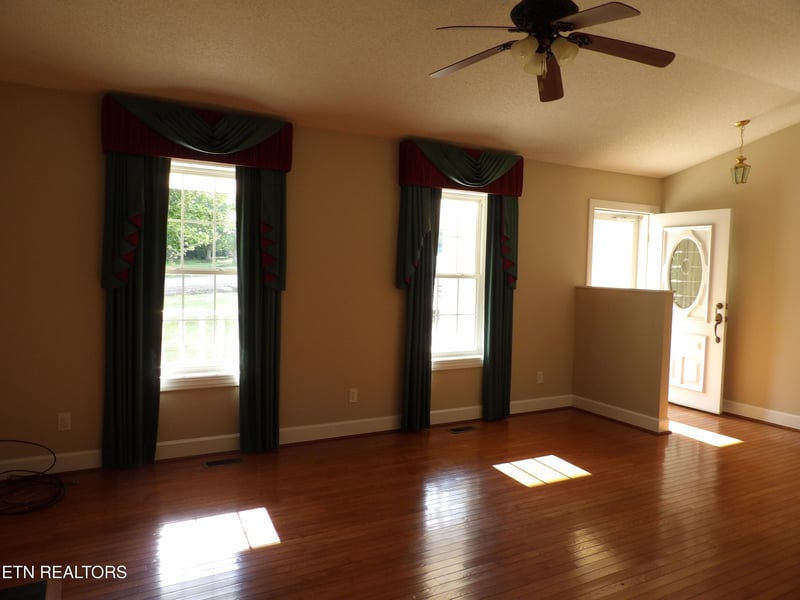213 Kings Row, Crossville, TN 38571