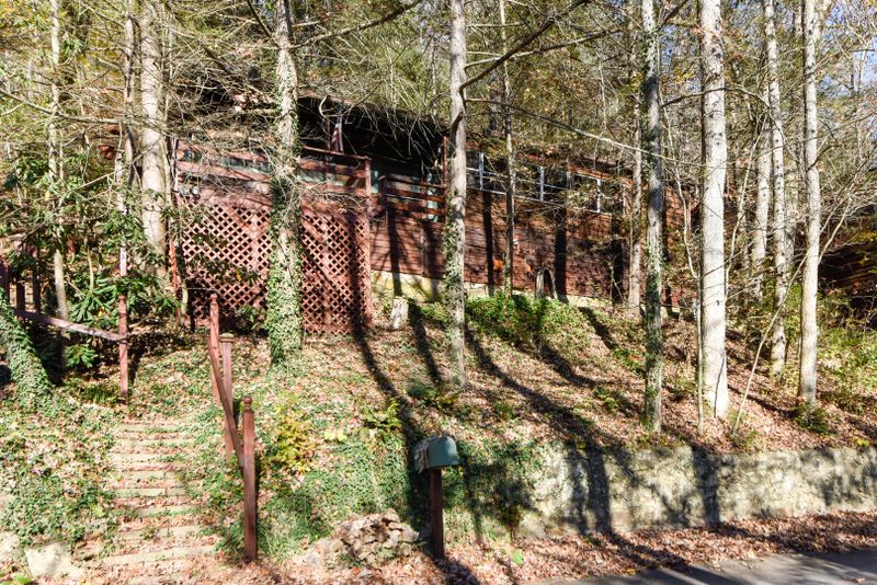 213 Lovers Ln, Townsend, TN 37882
