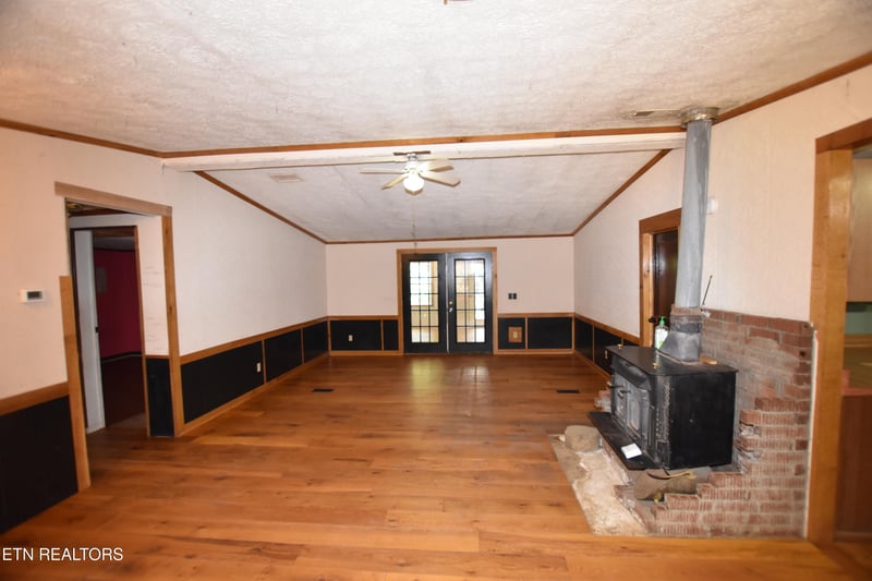 213 Mountain Side Ln, Rocky Top, TN 37769