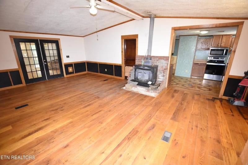 213 Mountain Side Ln, Rocky Top, TN 37769