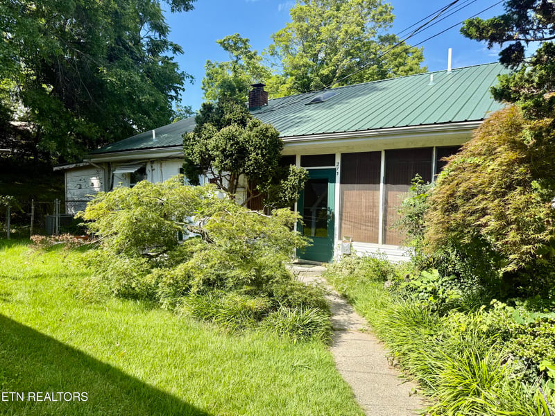 213 Northwestern Ave, Oak Ridge, TN 37830