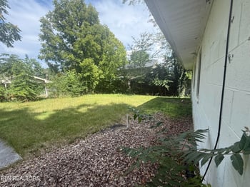 213 Northwestern Ave, Oak Ridge, TN 37830
