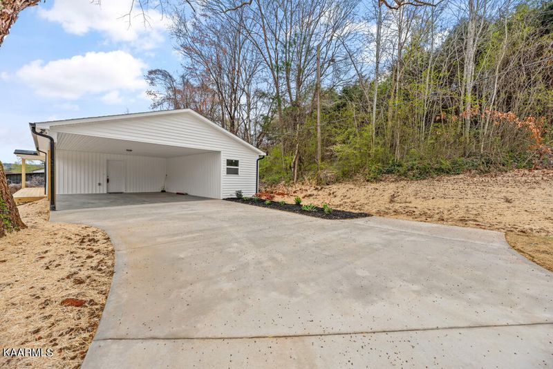 213 Offutt Rd, Clinton, TN 37716