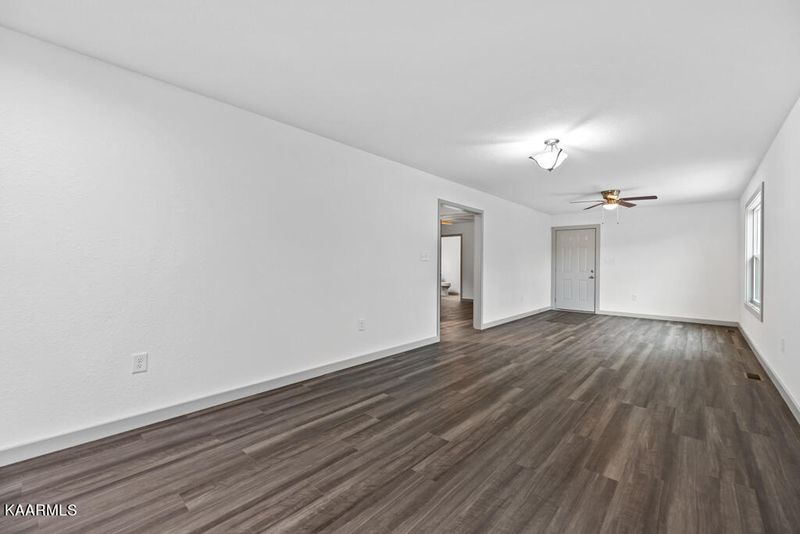 213 Offutt Rd, Clinton, TN 37716