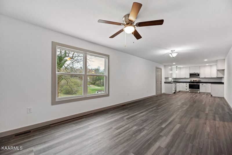 213 Offutt Rd, Clinton, TN 37716