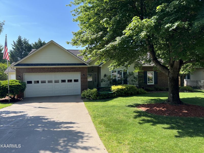 213 Saligugi Cir, Loudon, TN 37774