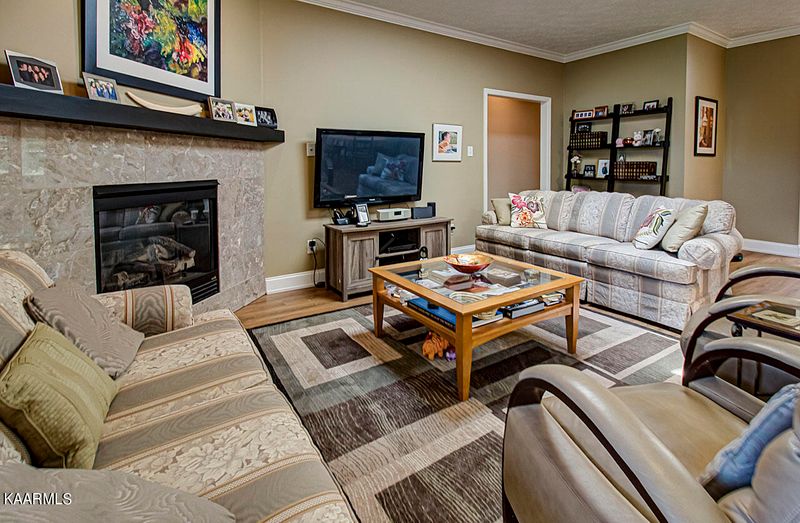 213 Saligugi Cir, Loudon, TN 37774