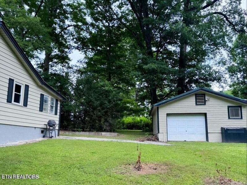213 Tom Henry Rd, Townsend, TN 37882