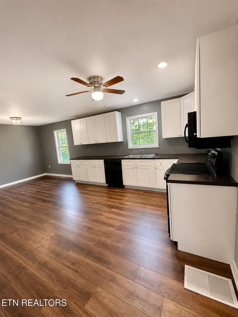 2130 Ruritan Rd, Harriman, TN 37748