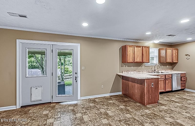 2130 Tuscany Gardens Dr, Powell, TN 37849