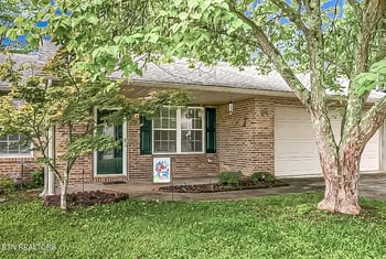 2130 Tuscany Gardens Dr, Powell, TN 37849