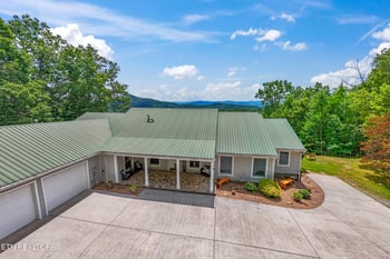 2131 Sky Top Rd, Walland, TN 37886