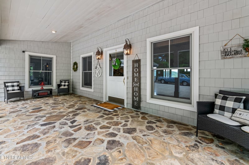 2131 Sky Top Rd, Walland, TN 37886