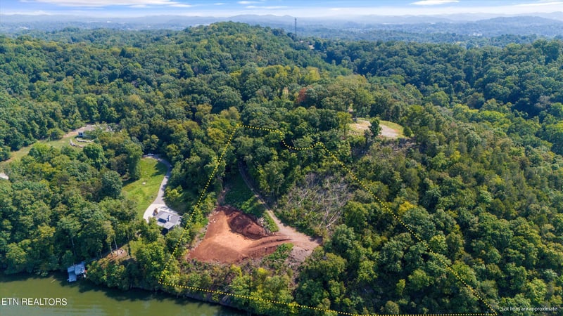 2132 Delta Queen Rd, Louisville, TN 37777
