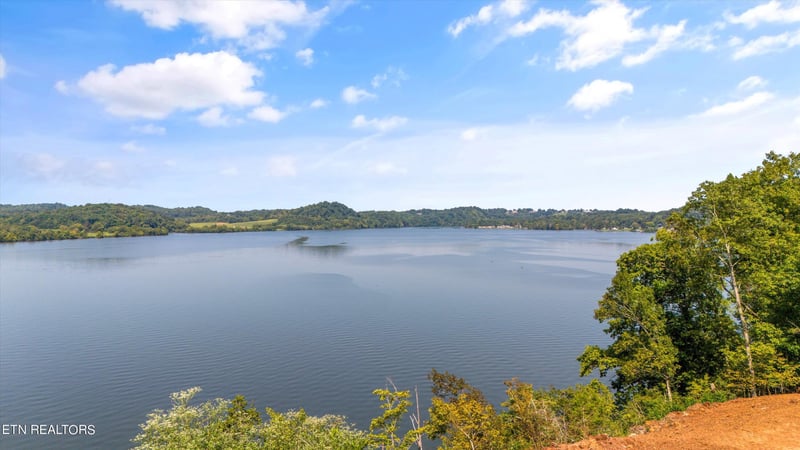 2132 Delta Queen Rd, Louisville, TN 37777