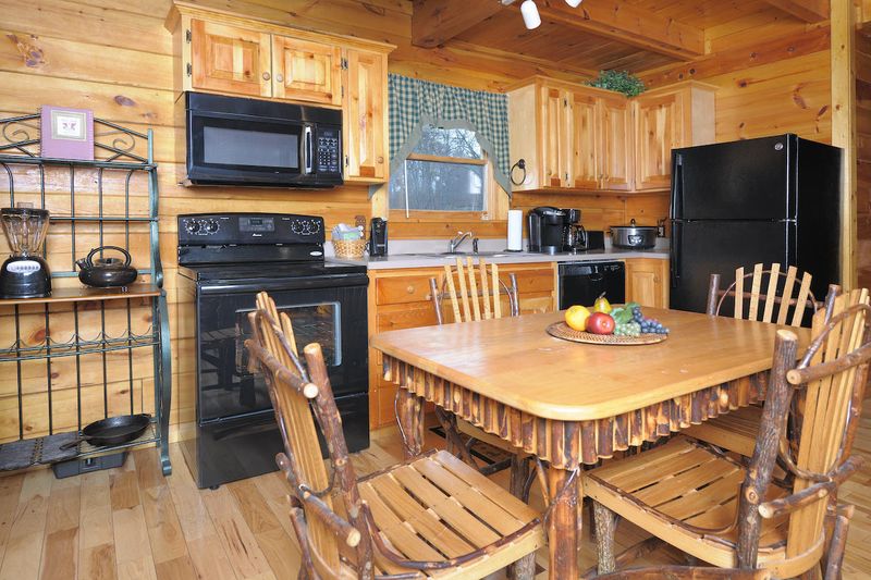 2133 Walnut Ct, Sevierville, TN 37876
