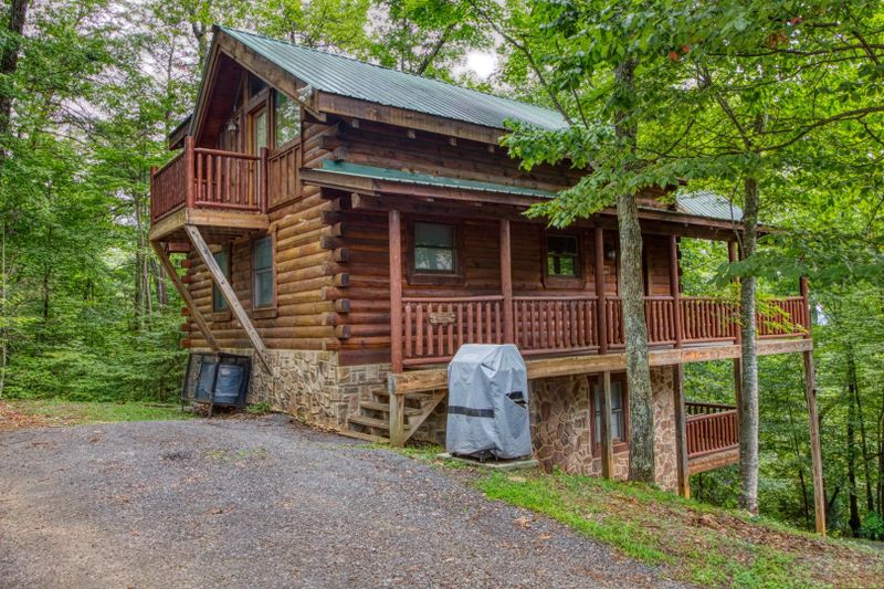 2134 Red Bud Rd, Sevierville, TN 37876