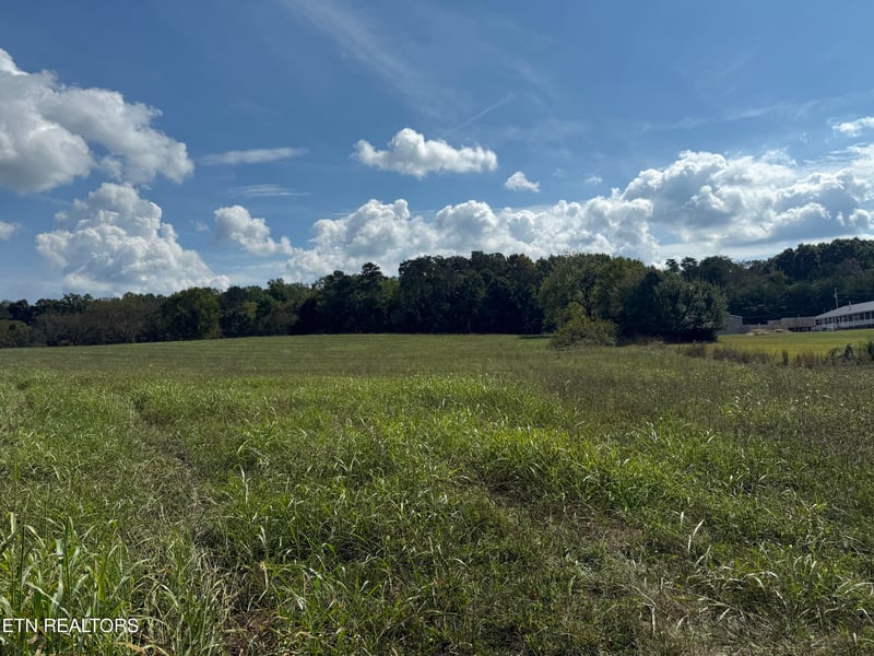 21340 Martel Rd, Lenoir City, TN 37772