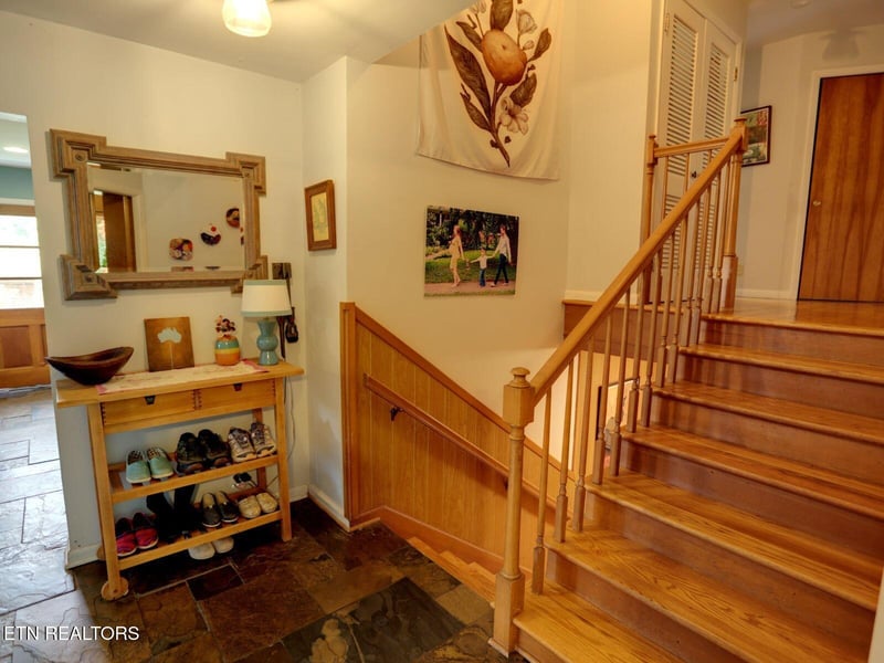 2135 Maplewood Dr, Knoxville, TN 37920