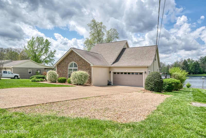 2135 Ona Rd, Crossville, TN 38572