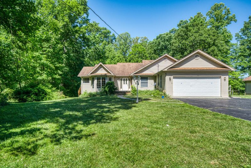 2136 Deer Lodge Hwy, Deer Lodge, TN 37726