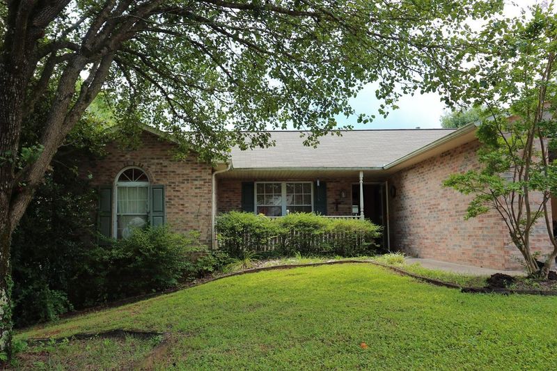 2136 Tuscany Gardens Dr, Powell, TN 37849