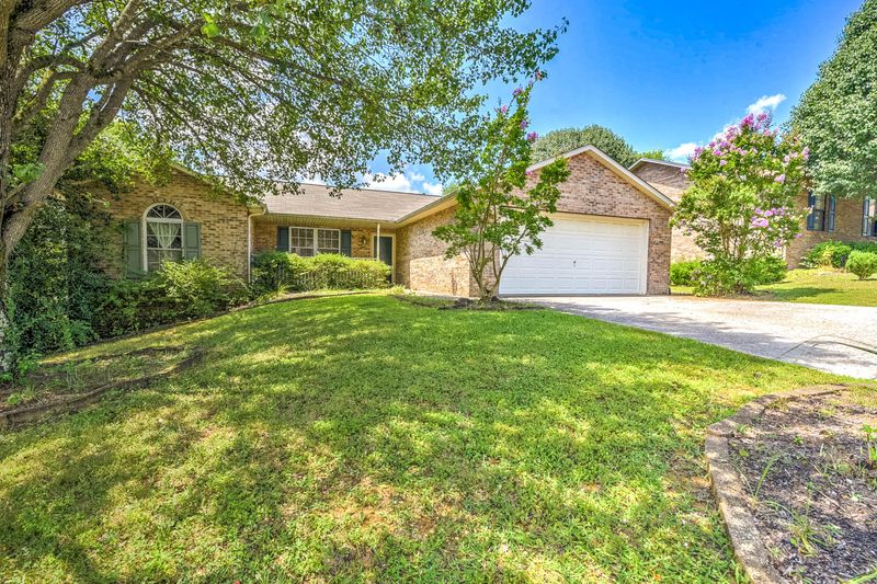 2136 Tuscany Gardens Dr, Powell, TN 37849