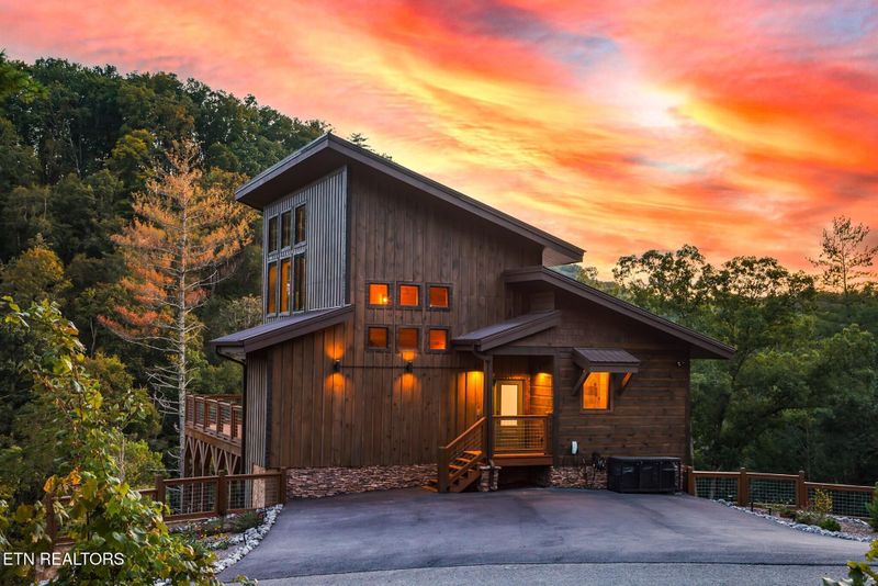 2139 Coopers Hawk Way, Sevierville, TN 37862